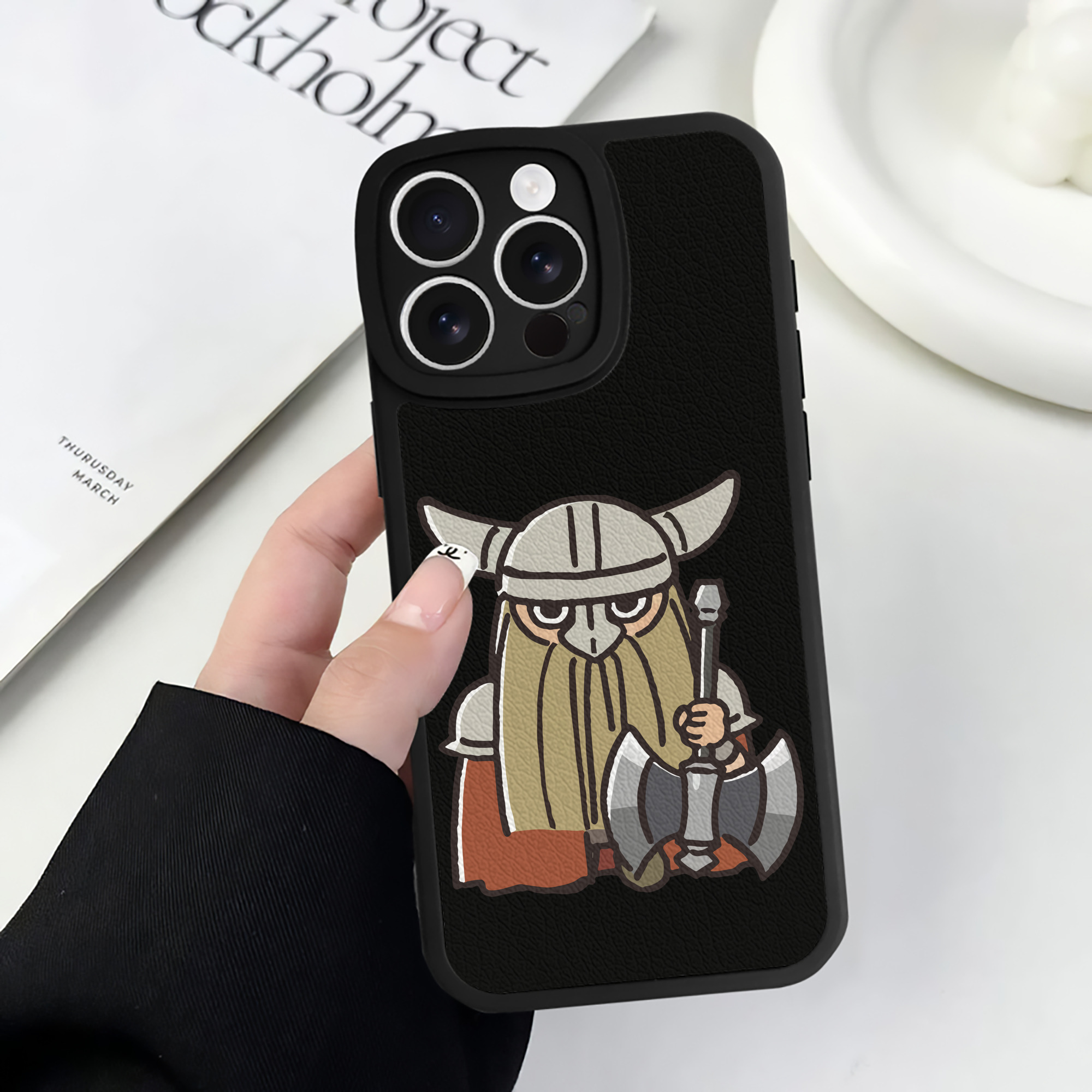 （画像用） 葬送のフリーレン Frieren 【iPhone 16シリーズ対応】シリコンスマホケース（レザー調） 材質：シリコン